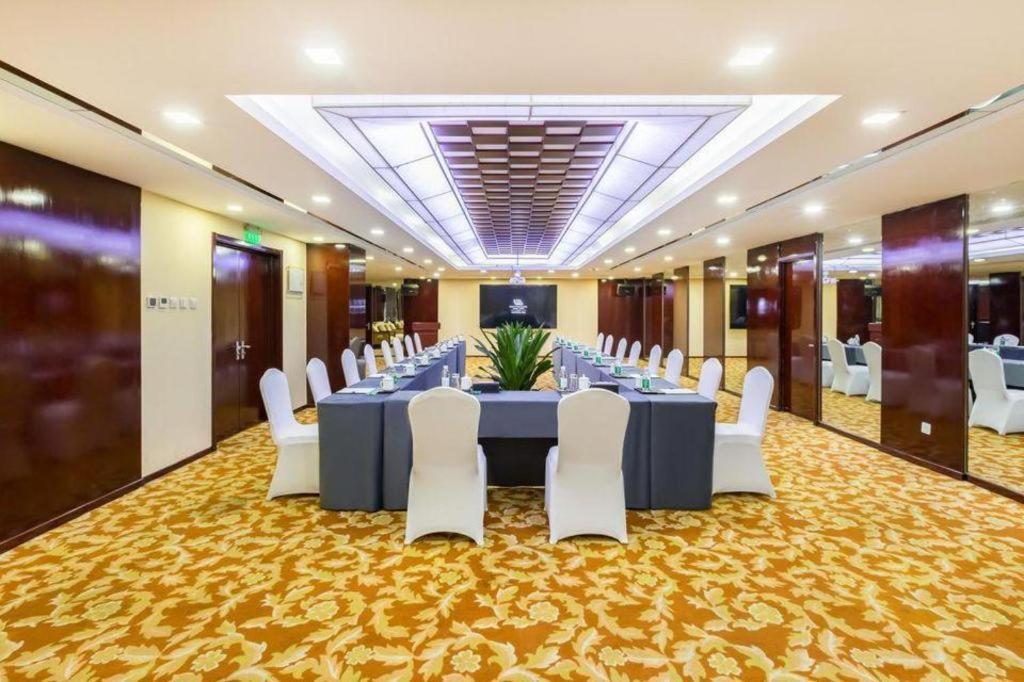 West International Trade Grand Hotel Pechino Esterno foto